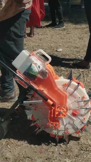 How to use the Hand Push Planter/ Fertilizer DBL. For planting different kinds of seeds and applying Basal fertilizer at the same time especially for Maize 🌾 | ETG ONE STOP SHOP