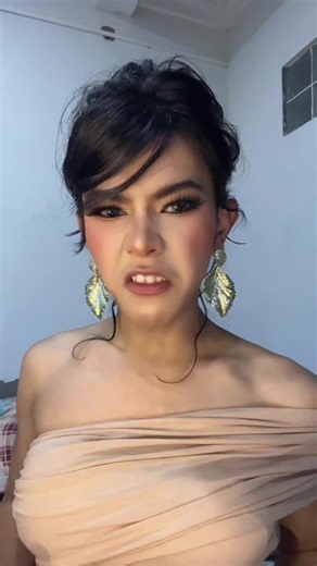 ကိုယ်က မိတ်ကပ်လိမ်းတဲ့ အခါတိုင်း မိတ်ကပ် look နဲ့ ကိုယ်နဲ့ မခေါ်ရတဲ့ အကြောင်း အရင်းက ဒီလို လိုက်ဖက်တဲ့ colour တွေကို မသံူးလို့ပဲနဲ့ ကိုယ်လိမ်းချင်တဲ့ အရောင်တွေကို သံုးလို့ပါ လိုက်ဖက်တဲ့ colour တွေိကု ဘယ်လို သံုးရလဲပါ သင်ကြားပေးတဲ့ Milo make up class လေး join လို့ရပါပြီနော် @Eli Milo' makeup (ကလေးသား) #elimilo #trendingvideo #mandalay #fyp #makeuponlineclass