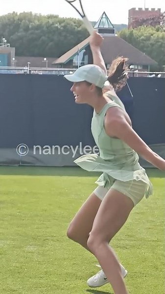 One Handed BH Contact Point and Follow Through -Lilli Tagger #superslowmotion #onehandedbackhand