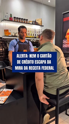 Moura & Siqueira Consultoria on Instagram: "Tem empresário achando que cartão de crédito não deixa rastro. Só que deixa. E muito. A Receita cruza a fatura do cartão, a renda declarada e o resultado da empresa. Se você paga 10 mil no cartão e não tem 10 mil declarados, o sistema acusa. Não adianta dizer que é lucro. Não adianta dizer que é dinheiro antigo. Sem comprovação, vira problema. Emprestar cartão, pagar fatura com dinheiro “por fora” ou misturar CPF com CNPJ é pedir pra ser chamado. E qua
