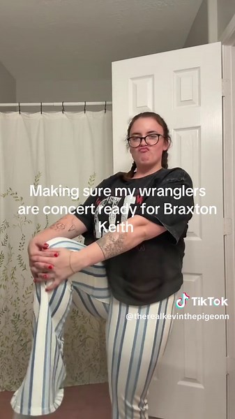 Don’t worry about my one direction shirt #braxtonkeith #onedirection #concert #concertfit #wrangler