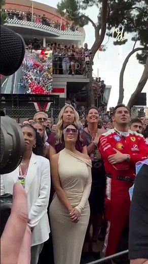 Kim Kardashian admire Lewis Hamilton sur le podium à Monaco 🏁✨ Kim Kardashian en train de suivre