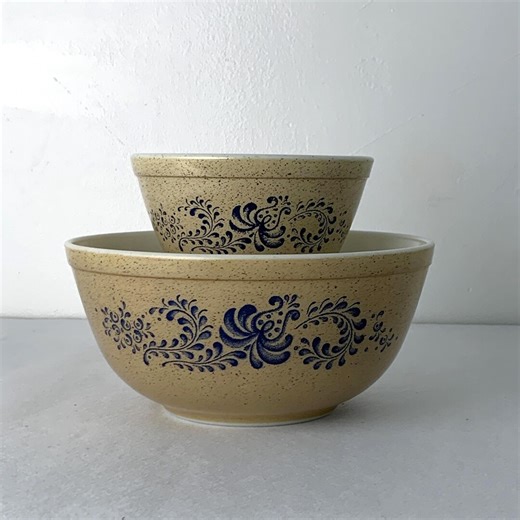 Vintage Pyrex Homestead Mixing Bowls 401 and 403 - Speckled Beige Blue Floral Pattern - Etsy