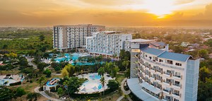 Solea Mactan Cebu Resort By Niño Solis Films If you’re looking for a wonderful resort, Mactan Island has a lot to offer. One of which is Solea Mactan Cebu Resort. Surrounded by pristine beaches, Solea Mactan Cebu Resort offers an escape away from the usual atmosphere of the city by taking you away from the wearisome of urban-living and exposing you to the panoramic view of the sea and the immense garden resort with enjoyable pools ranging from private to bigger ones and even infinity pools. Be g