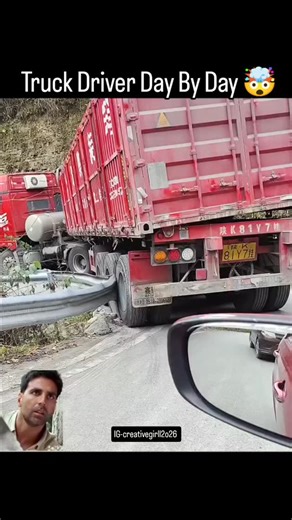 kripa | 日本利用压电瓷砖将脚步转化为电能。这些瓷砖捕捉来自你脚步的动能。当你行走时，你的重量和动作会对瓷砖产生压力。瓷砖会轻微弯曲，从而产生机械应力。瓷砖内部的压电材料将这种应力转化为电能。每一步都会产生少量电荷，而数百万步结合在一起就能产生足够的电力来驱动 LED... | Instagram