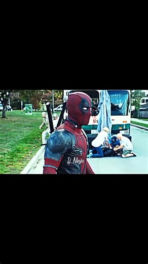 Round on Instagram: "日本利用压电瓷砖将脚步转化为电能。这些瓷砖捕捉来自你脚步的动能。当你行走时,你的重量和动作会对瓷砖产生压力。瓷砖会轻微弯曲,从而产生机械应力。瓷砖内部的压电材料将这种应力转化为电能。每一步都会产生少量电荷,而数百万步结合在一起就能产生足够的电力来驱动LED灯、数字显示屏和传感器。在像涩谷车站这样繁忙的地方,每天大约有240万个脚步为这一系统作出贡献。这些电能可以被储存或立即使用,从而减少对传统电力来源的依赖,并支持可持续的城市基础设施。这种方法将日常运动转化为实用的可再生能源#日本#知识 #事实 #你知道吗#推荐#科技#创新#历史 #技术 #实验 #热门"