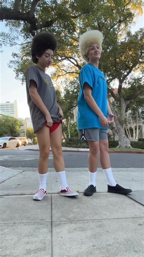 Cassidy Condie on Instagram: "🤘🏻outside with my gang gang"