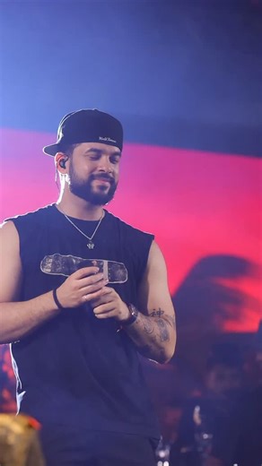 HENRY FREITAS on Instagram: "Todo mundo tem aquela pessoa… 💖 Gostaram da nossa versão dessa aqui? Me conta 😍 #AquelaPessoa sucesso dos meus irmãos @henriqueejuliano que tá no meu CD TERAPIA DE VERÃO 3.0 ☀️💿⚡️no @suamusica (link nos Storie)"