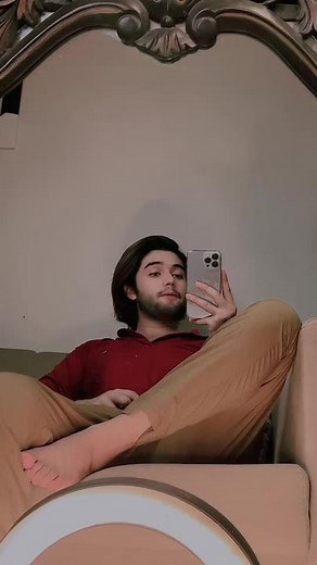 Selfie Tips: Capturing the Perfect Indoor Shot