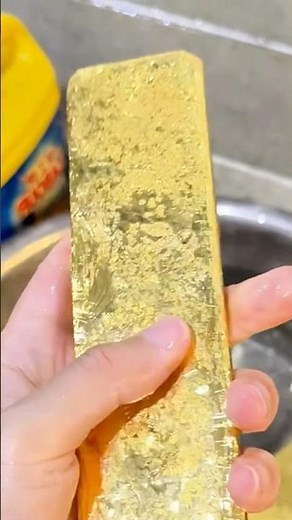 Use a gold smelting furnace to melt gold into gold bars. #goldfactory #diy #goldcollector #goldbar