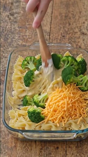 🥦🍝 Creamy Broccoli Chicken Noodle Bake