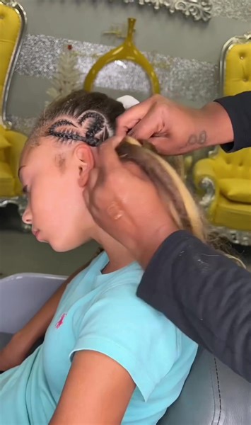 82K views · 740 reactions | My first rose that I tried  #roses #braids #salonlife #knotless #stitch #stitchbraids | Braids by Antoinette | Facebook