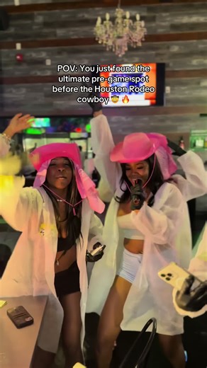 🤠🧪 Pre-game the Houston Rodeo at The Drunken Laboratory — karaoke & hands-on science experiments! Link in bio for tix 🎟️