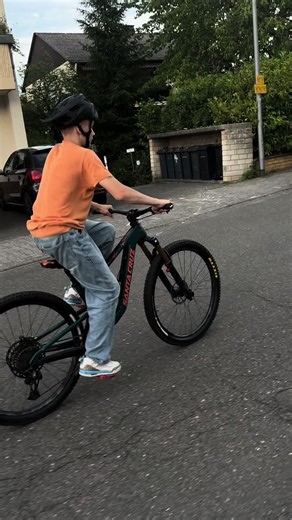 Rip 🪦 Gabel ( hat überlebt mit tausend Kratzern) #mtb #fyp #viral #pleasegoviral #bigfail