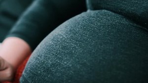 Fetal Movement Baby Moving Inside Pregnant 库存影片视频（100% 免版税）1024496741 | Shutterstock