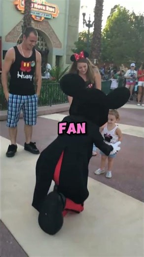 😱🐭 MICKEY MOUSE: SHOCKING FAN ATTACK!