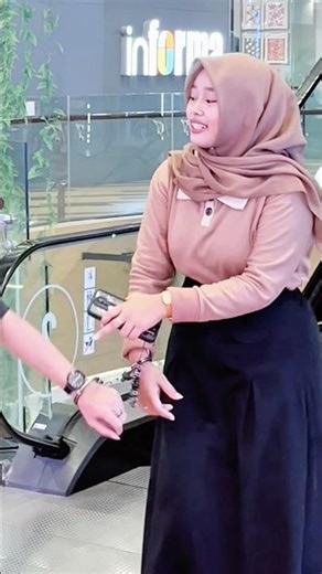 Handcuff prank eskalator #funny #viral #prank