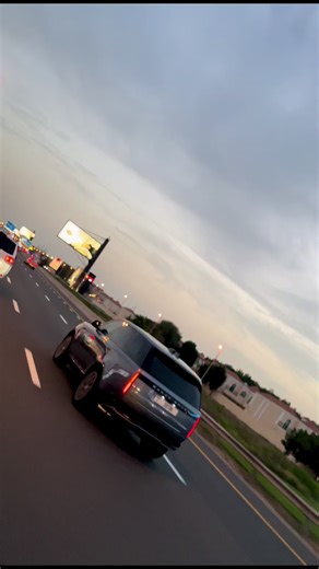 ‏Range Rover vs Chevrolet #fyp #dubai #uae #explore #foryoupage