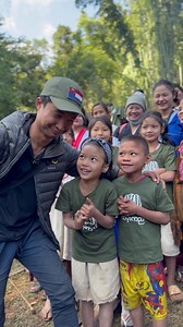 198K views · 10K reactions | Purest smiles on earth! Go watch this guy teaching kids sing a song with action ☺️ https://youtu.be/HY0ZGGb0MJA?si=OTXHndB-yId7p7Xq | Wah Fish Paste | Facebook
