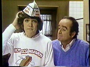 1981 Aim Mint Toothpaste "Hot Dog Heaven" TV Commercial