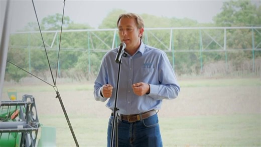 🎥 Wat ’n ongelooflike dag by die Oesfees! 🌾✨ Ons skool bruis steeds van opgewondenheid ná ’n baie suksesvolle Oesfees waartydens ’n TV-span by ons kom kuier het! 📺 Die span was verstom oor die leerders, ouers en personeel se entoesiasme — en ons is so trots op hoe mooi ons skool vertoon het. Die stalletjie, die musiek, die gees en natuurlik die heerlike kos het die dag net nóg meer spesiaal gemaak. 🍳🔥 Baie dankie aan elke ouer, leerder, gemeentelid en ondersteuner wat die dag saam met ons s