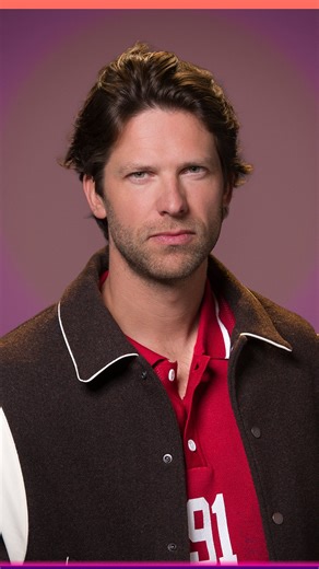 Thomas van der Vlugt speelt in #ThePassion 2026 de rol van ongelovige Tomas. En nee, dat is geen toeval: hij is naar hem vernoemd. 😉💜 Fotocredits (omslagfoto): Sander Mulkens #tp26 #komdichterbij #kroncrv | The Passion