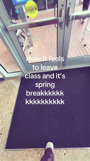 Gonna spend the whole spring break alone tho my siblings still have school and all of my friends still have class 😔😔😔😔#ihateutsa