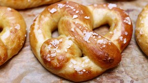 Making a soft pretzel from scratch seems like a chore, but it really isn't -- especially with my No-Knead, No-Machine Soft Pretzel Recipe! Full WRITTEN Recipe Here: http://bit.ly/NoKneadSoftPretzel | Bigger Bolder Baking