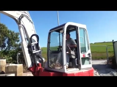 The crazy man from Ireland Does some Tricks with a excavator 💪💪🔥🔥