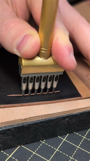 ASMR Leathercraft | Grooving the Summit Minimalist Wallet Stitching