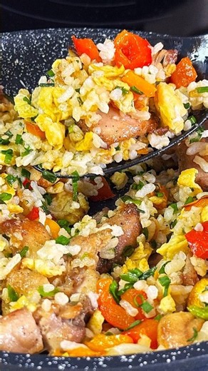 Chicken, Garlic, Egg and Rice. Easy and Tasty!!! #chiken #shorts #rice