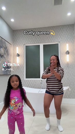 Curly queen: easy curly hair routine for busy moms