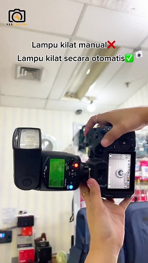 Mana nih lampu kilat secara otomatis🔥 Beli di YES Camera #BantuKamuGaTakutLagiBeliKameraBekas : 1) Produk yang kami jual Original, dalam Kondisi TERBAIK dan sudah lolos Quality Control 2) Konsultasi GRATIS seputar Kamera bagi customer YES CAMERA 3) Pelayanan yang Ramah dan mumpuni soal Kamera, Lensa dan Aksesorisnya 4) Trusted Camera Repair Services in Surabaya (Sejak 1989) 5) GARANSI Panjang (60 hari) dan Lengkap (Service dan Sparepart) 6) Klaim GARANSI Mudah, Cepat dan Anti Ribet Cek juga ins