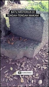 Batu Misterius Di Tengah-tengah Makam. Viral