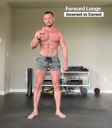 Forward Lunges - Incorrect vs correct way to perform the exercise