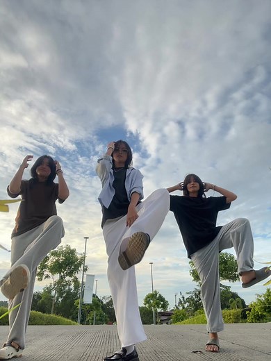 @Ann @D.') #wlw #masc #fyp #trio #makeitvirаl