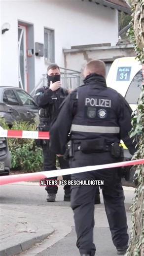 Polizei Großeinsatz auf dem Saarbrücker Rastpfuhl 🚨 Am heutigen Dienstagmorgen gab es eine Durchsuchung wegen Staatsschutzdelikten – Ermittlungen richten sich gegen einen Jugendlichen. 👉 Alle Infos im Beitrag von unserem Reporter Thorsten Kremers 🎥