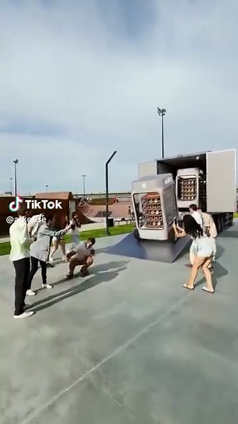 Apple Trucks: 3D Animation & Virtual Reality Showcase