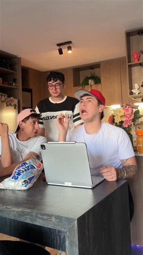 Andrex Posada | A ella no le gusta uno, le gustan todos 🙄😍 #comedia | Instagram