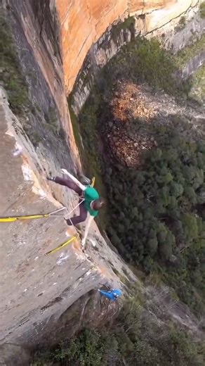A classic fall!.#whipper #sportclimbing #cool #awesome #mountains #climbing #bouldering #rockclimbing #nature #climb #hiking #tradclimbing #mountain #passion #climber | Funcky Climbing