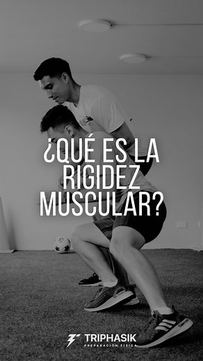 Triphasik | Preparación física on Instagram: "🧠 ¿Que es la rigidez muscular? 👉La rigidez muscular significa que el músculo está activo durante una contracción excéntrica, permitiendo la elongación del tendón. Esta cualidad se desarrolla principalmente con Pliométricos intensos. Un estudio de Kubo et al. (2017) demostró que solo los Pliométricos desarrollan el stiffness muscular, mientras que los isométricos desarrollan el stiffness del tendón. Si el músculo no tiene la suficiente fuerza excént