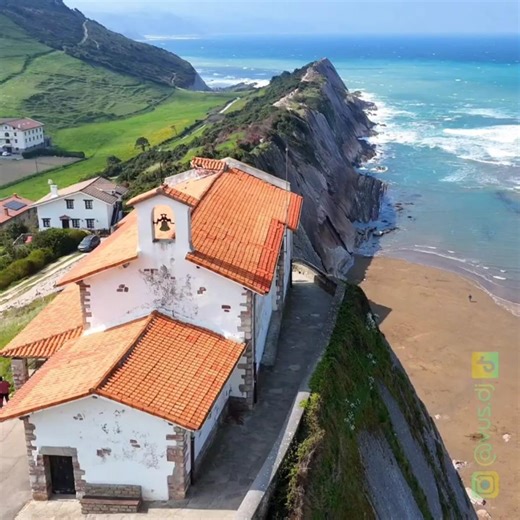 Best wedding location. Top event location in Spain. Itzurun beach in Zumaia
