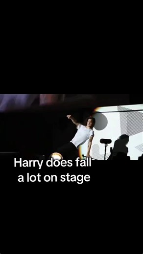 Harry Styles Falls on Stage: A Fun Highlights Reel