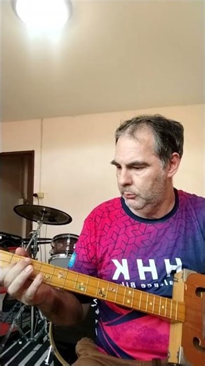 Distorted Blues Ending Idea | Cigar Box Guitar