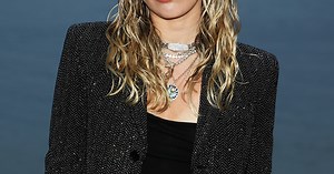 Miley Cyrus Does NOT Seem Happy With The MTV VMAs This Year