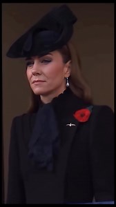 🔴‼️ NEW VIDEO: Scenes from Remembrance Sunday. Remembrance Sunday, which annually honours soldiers from Britain and the Commonwealth who have died in combat, is observed at The Cenotaph war memorial in London. Following the placement of wreaths by the King and Queen—each incorporating personalized elements, including signature colors and tributes to their predecessors—Prince William laid his own wreath. Prince William’s wreath replicated the design used by King Charles during his tenure as Prin