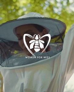 Guerlain's commitment to preserving the bee, symbol of the Maison since the first Bee Bottle was created in 1853, reached new heights with the celebration of the Women For Bees programme in July 2021. The first European edition of this ground breaking five-year programme was mentored by UNHCR Special Envoy and Guerlain Muse Angelina Jolie, with future editions to take place in Cambodia and Ethiopia. | Guerlain
