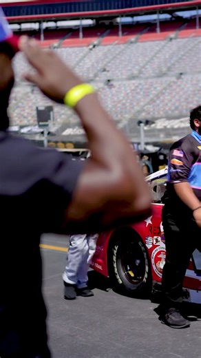 I never take my platform for granted. I’ve been blessed to enter rooms people dream of — and I try to use every one of them to amplify soul- and life-saving messages. Thank you, Josh White, for sharing your story and for fighting every day to prevent veteran suicides by taking charge of your mental health. It was inspiring to connect with organizations like Hives for Heroes (@hivesforheroes) that help veterans continue the mission outside the uniform. September is Suicide Prevention Awareness Mo