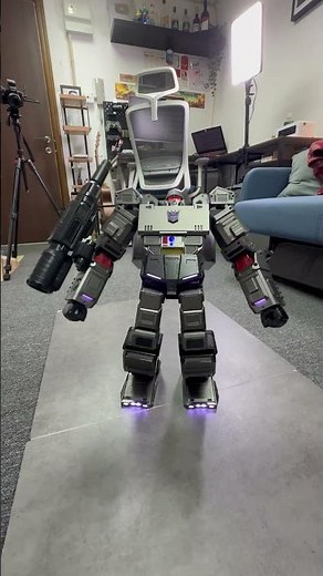 Auto transforming Megatron by Robosen #transformers