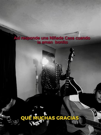 Una serenata por llamada, un “te amo” real y una historia que sí vale la pena contar. 🖤 #ParaTi #FYP #ReelsMX #TikTokMX #niñadecasa